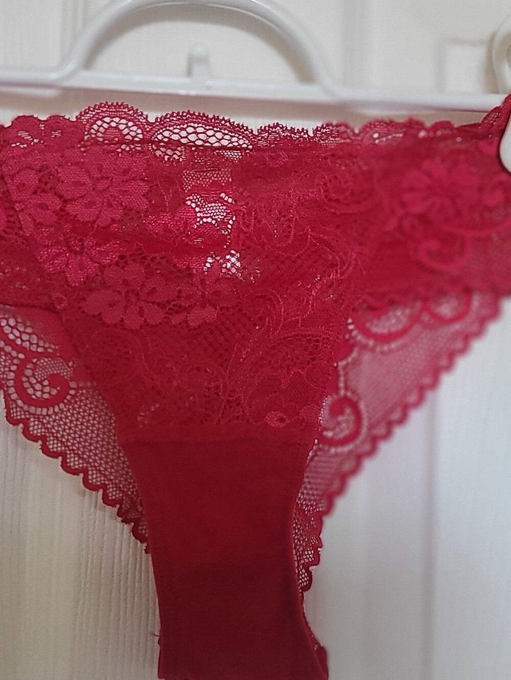 Victoria's Secret ANGELS Red Lace Thong Panty Size medium